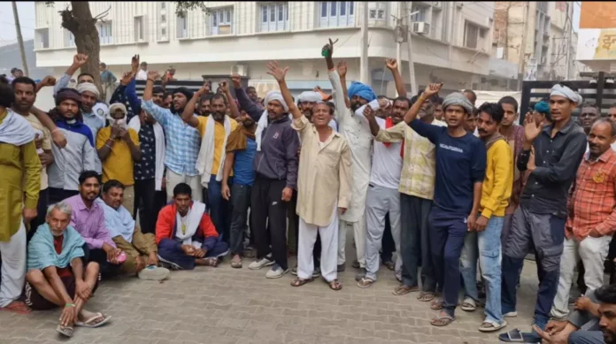 Grain market workers stopped work and created ruckus in front of market committee office