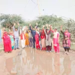 People are troubled by the sewerage problem, expressed their anger by raising slogans