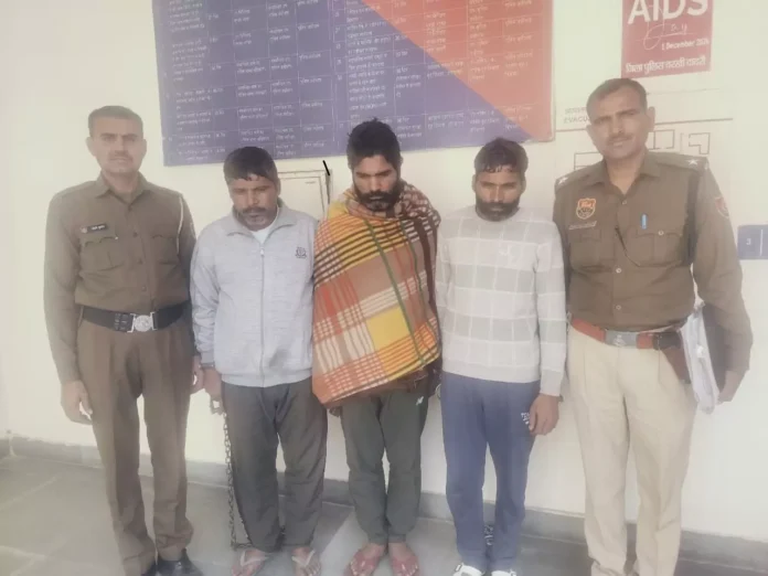 3 accused arrested in case of battery and inverter theft from shop on Samaspur Road, accused on 2 days police remand.