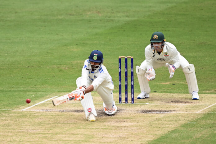 4th Test Ind vs Aus Day 2 Live : टीम इंडिया पर मंडराया फॉलोऑन का खतरा