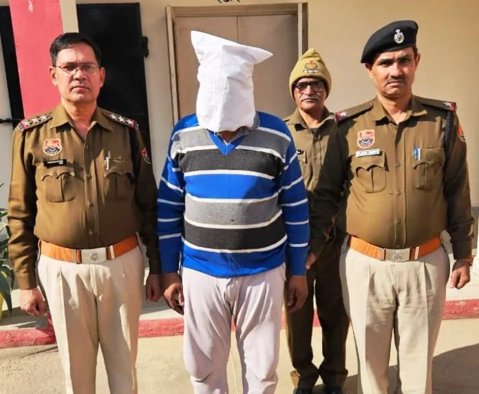 Accused of duping an elderly person of Rs 45 thousand arrested