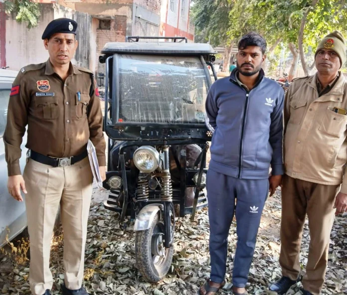 Accused of stealing e-rickshaw arrested