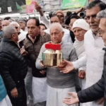 OP Chautala Asthi Kalash Yatra: कैथल से कुरुक्षेत्र के लिए रवाना हुई हरियाणा के पूर्व सीएम चौटाला की अस्थि कलश यात्रा