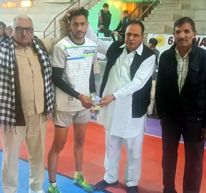 Best raider of National School Kabaddi Competition honored