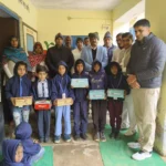 Distributed shoes to needy children