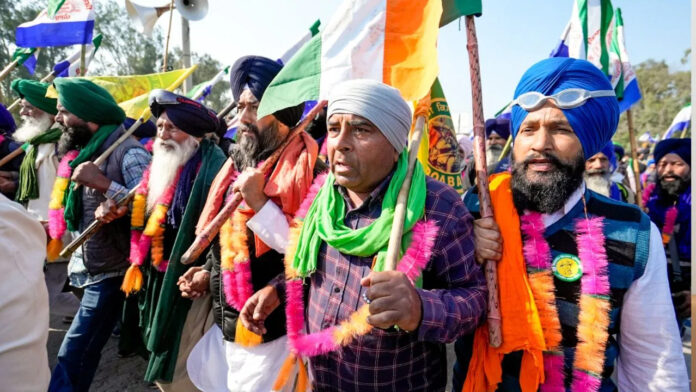 Punjab Farmers Protest: शंभू बार्डर से 101 किसानों का जत्था दिल्ली के लिए रवाना