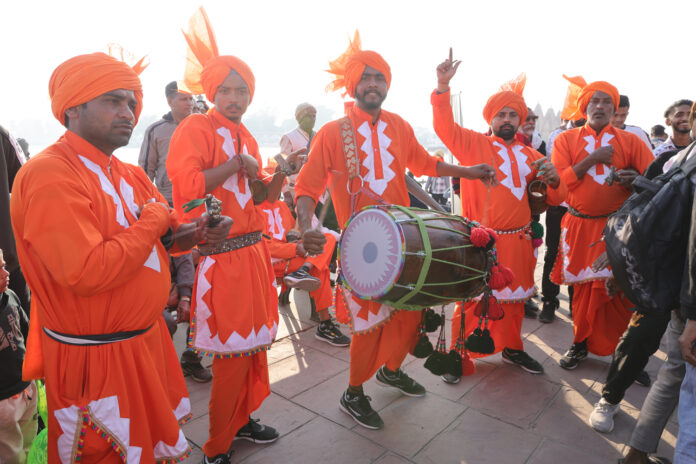 International Geeta Mahotsav: कुरुक्षेत्र के गीता महोत्सव में आकर्षण का केंद्र बना सपेरों का बीन बाजा