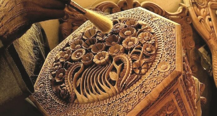 Haryana News Wood carving art won the hearts of tourists