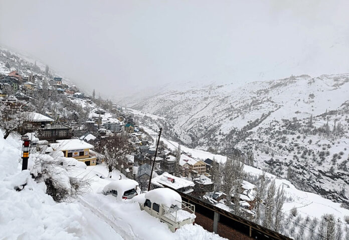 Himachal Snowfall : हिमाचल में टूटा 70 दिन का ड्राई स्पेल