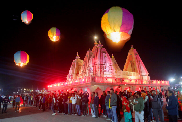 The sacred ghats of Brahmasarovar became a wonderful confluence of art and culture