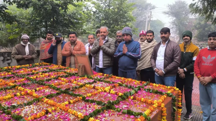 MLA Sunil Sangwan paid tribute to his grandfather by offering flowers to his statue.