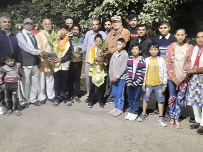 Players of Housing Board Colony Sisoth won silver medals in the National Championship.