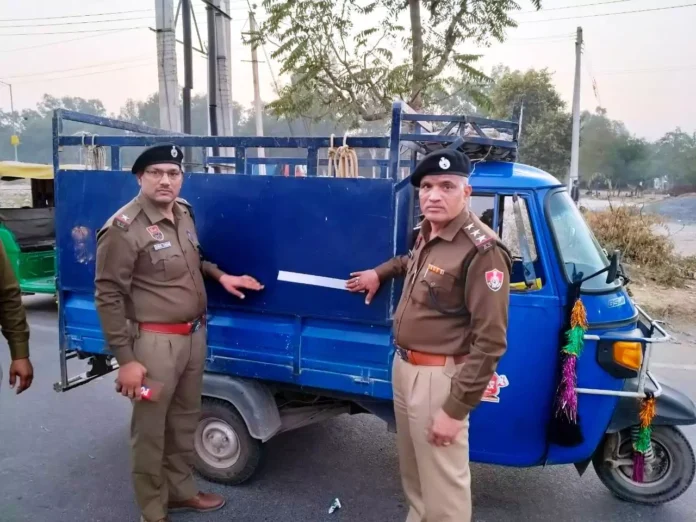 Police made drivers aware of traffic rules by placing reflector tape on vehicles.