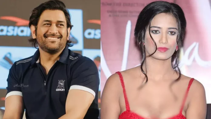 Poonam Pandey- Reveals Dhoni's reaction to 2011 World Cup promise, There should be a little spice in the game