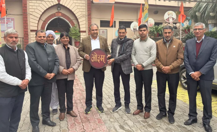 Science and art exhibition organized in Arya Senior Secondary School, District Education Officer Rakesh Bura participated.