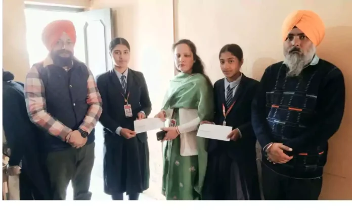 Students participating in religious examination organized by SGPC received scholarship.