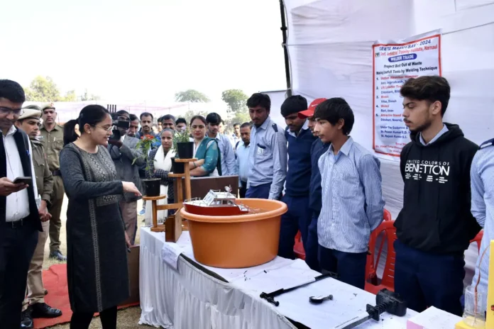 पुलिस अधीक्षक पूजा वशिष्ठ ने गीता पूजन एवं हवन के साथ किया सेमिनार का शुभारंभ