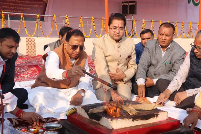 The 3-day district level Geeta Mahotsav started on Monday with Havan Yagya and chanting of mantras.