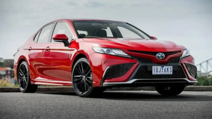 Toyota introduces ninth generation Camry with futuristic design and 25 kmpl mileage