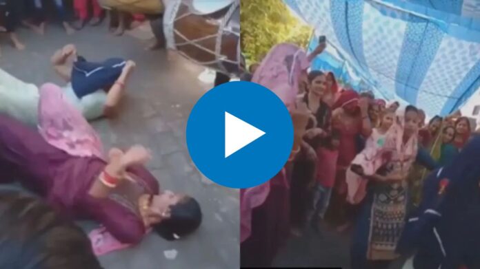 Bhabhi Dance Viral Video: सड़क पर नागिन बन लोट-लोट कर नाचती भाभियों का वीडियो वायरल, देखकर लोग बोले- गर्दा उड़ा दिया