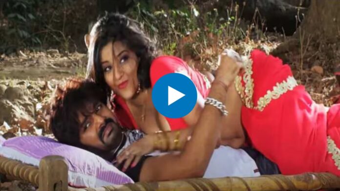 Monalisa and Pawan Singh Romance Video: जमकर वायरल हो रहा मोनालिसा और पवन सिंह का रोमांस वीडियो, सोशल मीडिया पर मचाई खलबली