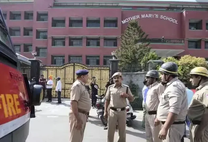 Delhi School Threat: स्कूलों को भाई-बहन ने दी थी बम की धमकी, मकसद जान हो जाएंगे हैरान