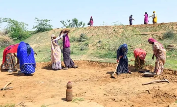 MNREGA scheme Update : मनरेगा योजना का उद्देश्य ग्रामीण क्षेत्रों में रोजगार के अवसर प्रदान करना