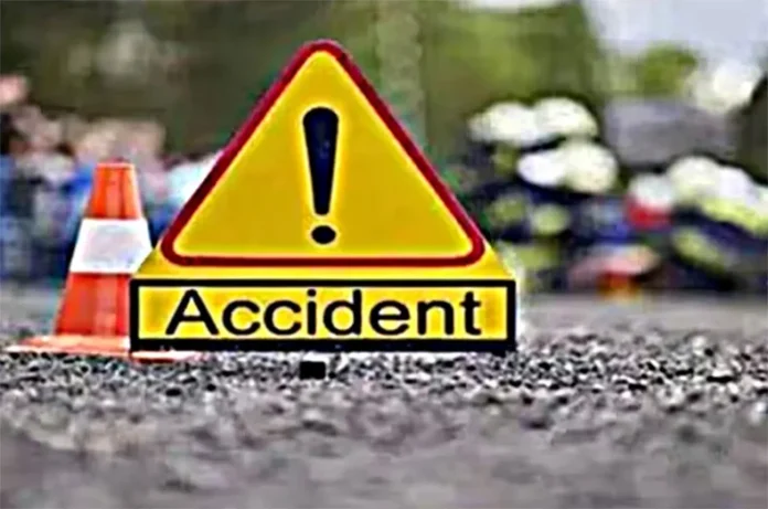 MP Accident: ग्वालियर में पलटी ट्रैक्टर-ट्रॉली, 4 लोगों की मौत, 12 जख्मी