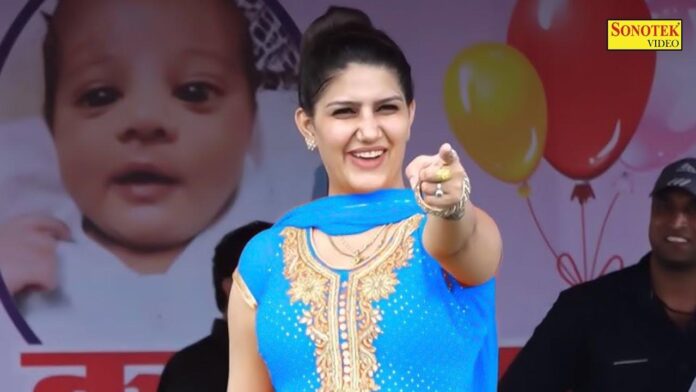 Sapna Choudhary Dance: सपना चौधरी ने 'खड़ी रोड़ पे वेट करूं' पर किया धमाकेदार डांस, लूट ली महफ़िल