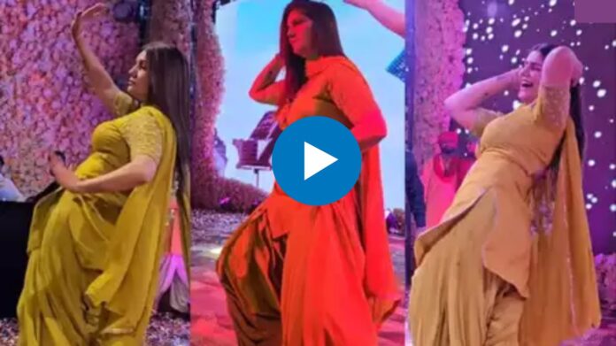 Sapna Chaudhary Viral Dance: सपना चौधरी ने स्टेज पर किया घमासान डांस, किलर मूव्स से लुटा लोग का दिल