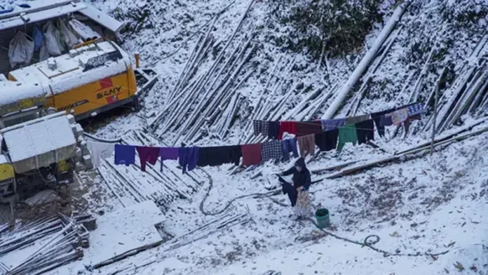 Weather Updates: उत्तर भारत में सर्दी का सितम जारी, हिमाचल प्रदेश में पारा शून्य से नीचे, जम्मू-कश्मीर में ‘चिल्ले कलां’ शुरू