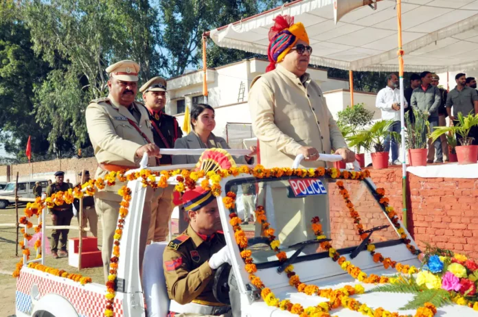 Fatehabad News : भाजपा नेता चेयरमैन भारत भूषण मिढ़ा ने फिरोजपुर में झिरका में किया ध्वजारोहण