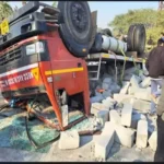 Canter overturns while trying to save auto full of passengers, driver and assistant injured