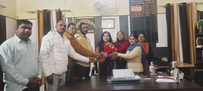 Charkhi Dadri News Hasla officials submitted memorandum to the District Education Officer