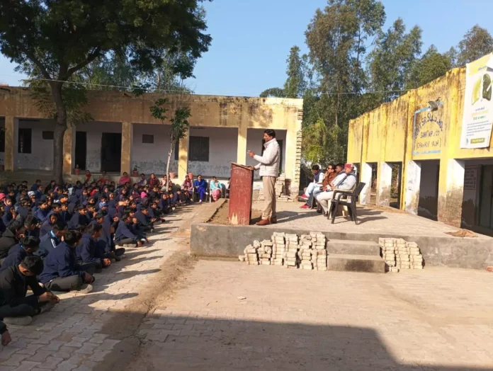 Charkhi Dadri Police made children aware about traffic rules in Savand School.