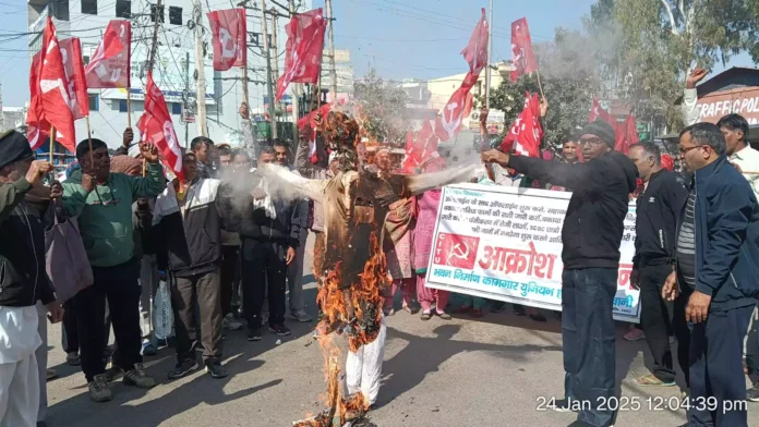 पंजीकरण रद्द करने के खिलाफ भिवानी में सडक़ों पर उतरे निर्माण मजदूर