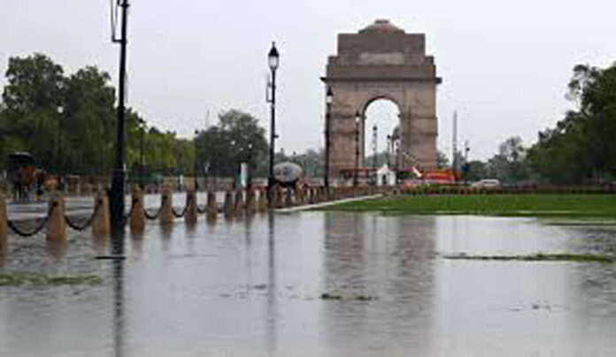 Delhi Weather Update : दिल्ली में आज हल्की बारिश की संभावना