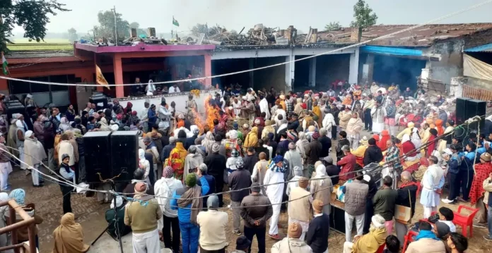 Devotees gathered in the last journey of famous spiritual thinker and cow devotee Swami Jeevanand Naishthik.