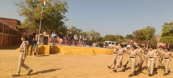 गणतंत्र दिवस समारोह की फाइनल रिहर्सल में एसडीएम ने राष्ट्रीय ध्वज फहराकर मार्चपास्ट की सलामी ली