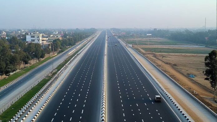 Kanpur Expressway: कानपुर एक्सप्रेसवे पर जल्द दौड़ेंगी गाड़ियां! लखनऊ से कानपुर अब सिर्फ 35 मिनट में