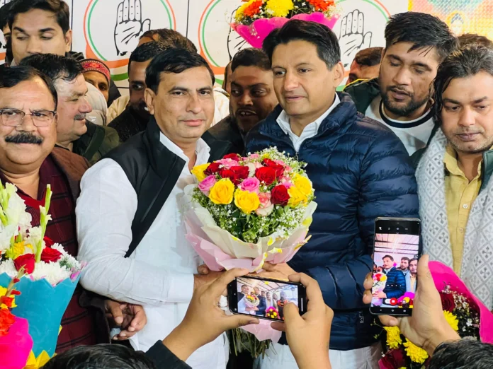 Mahavir Masani reached Deepender Hooda's residence and congratulated him on his birthday.