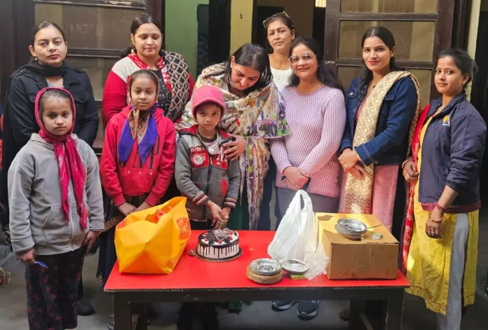 Nari Tu Narayani Utthan Samiti celebrated National Girl Child Day with nomadic girls at Srishti Home