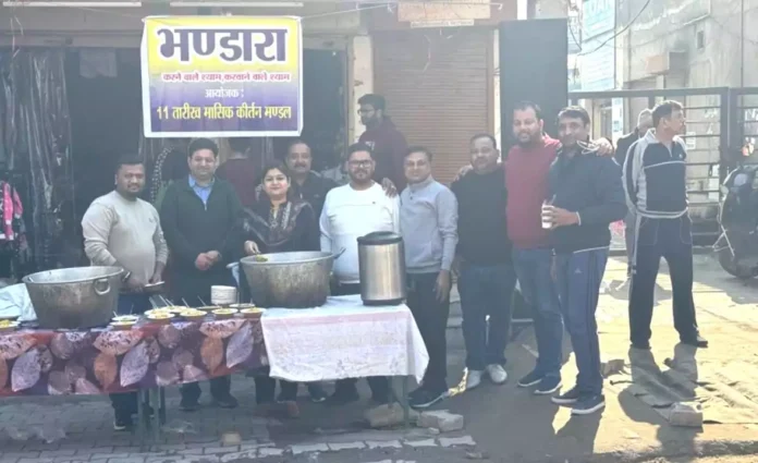 On the occasion of Makar Sakranti, shopkeepers of Baltana Market set up langar.