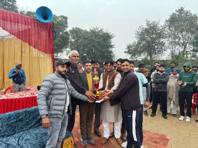 Rewari News : Nehrugarh Gamdi team won the trophy by defeating BDF.