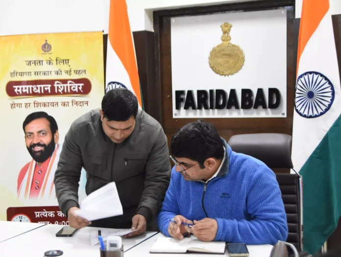 Faridabad News : जनता व प्रशासन के बीच संवाद का सशक्त माध्यम बन रहे समाधान शिविर : डीसी