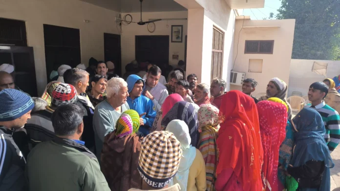 Villagers of Chhapar met former minister Satpal Sangwan regarding basic facilities.