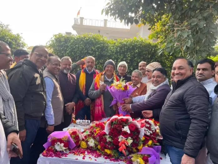 Wished for long life by performing havan on the birthday of former minister Satpal Sangwan.