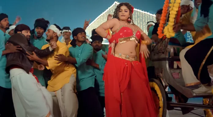 bhojpuri-song-Kamar Hilela created a stir on the internet, video is being watched again and again.