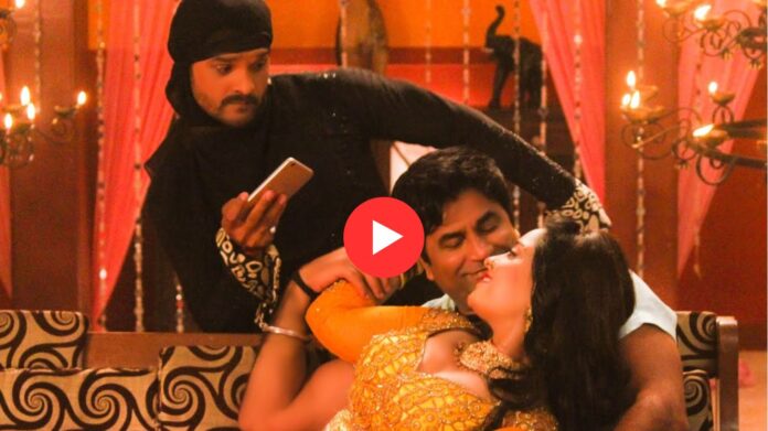 Bhojpuri Video: 'मरद बिना बॉडी जकड गईल बा' में खेसारी और शुभी शर्मा का हॉट रोमांस, जमकर हो रहा वायरल