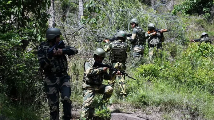 Gariaband Encounter: छत्तीसगढ़ के गरियाबंद जिले में नक्सलियों से मुठभेड़ जारी